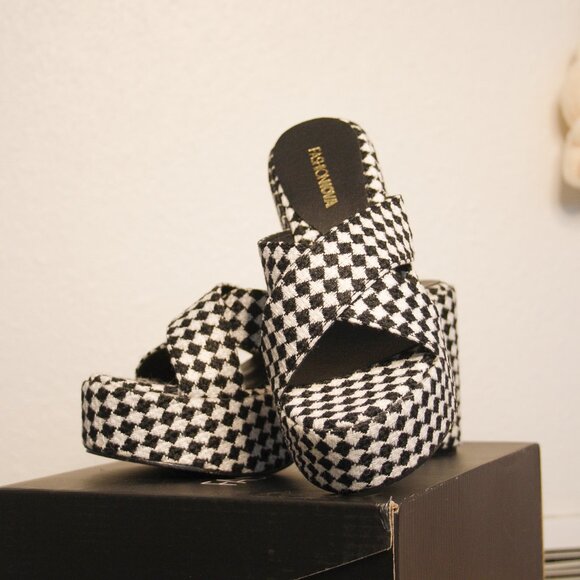 Women's Black and White Houndstooth Platform Heels - Picture 1 of 5